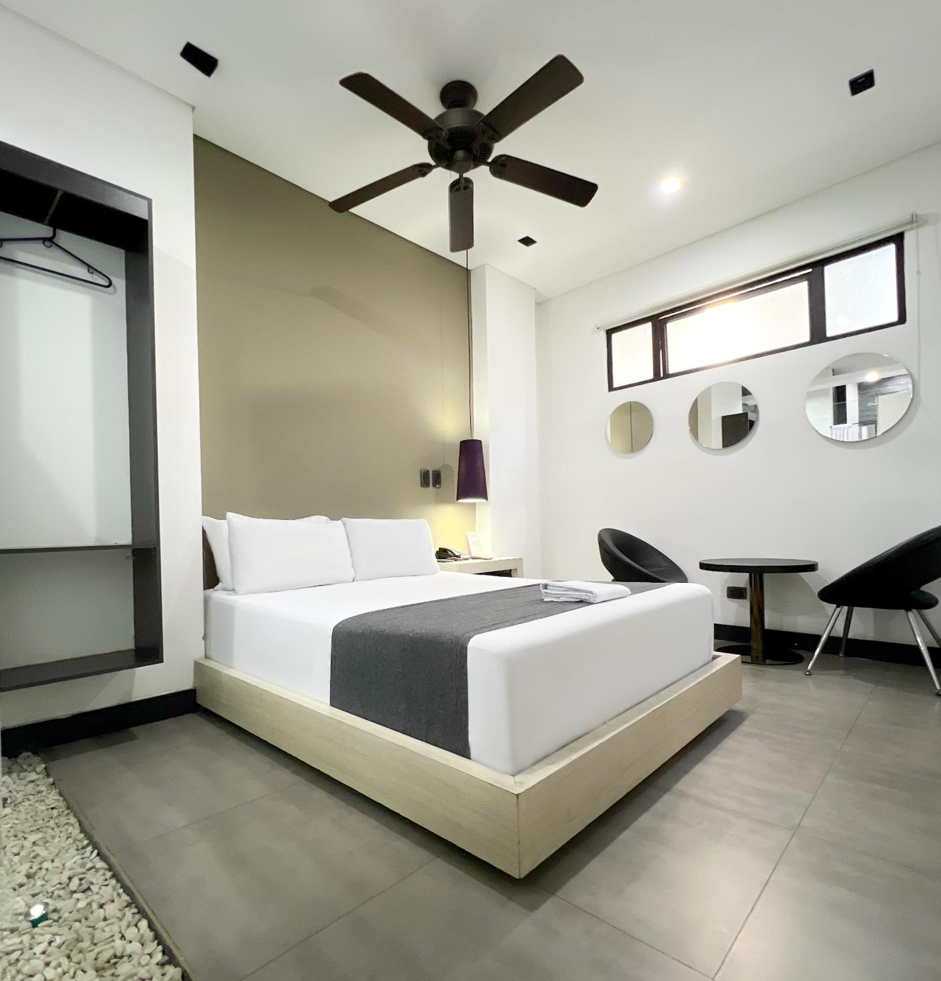 Hotel 47 Medellin Center Екстериор снимка